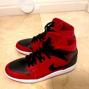 Jordan 1 red and black size 10.5